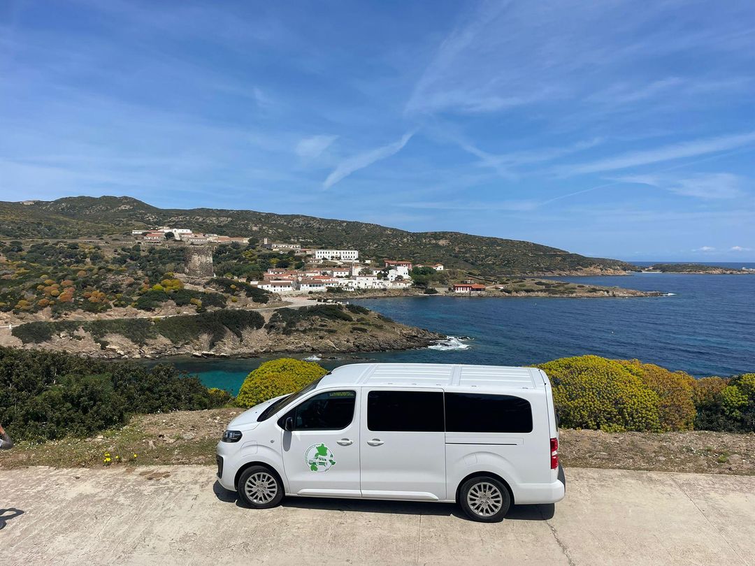 Escursione in minibus a Cala dell'Ossario